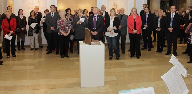 Eugen Brandstetter, Obmann des Kulturforums Traun, konnte zahlreiche Besucher bei der Vernissage begrüßen.