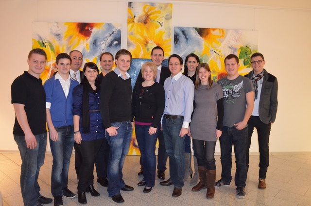 Das Team der JVP St. Pölten mit den Ehrengästen, Viertelsobmann Reinhard Riedler, Vzbgm. Matthias Adl, Landesobfrau BR Bettina Rausch und StR Bernhard Wurzer, am Stadtjugendtag.