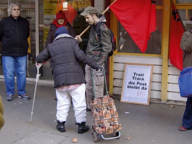 Besonders den älteren Menschen ist der Erhalt des Postamts wichtig! | Foto: www.poldi.leopoldstadt.net