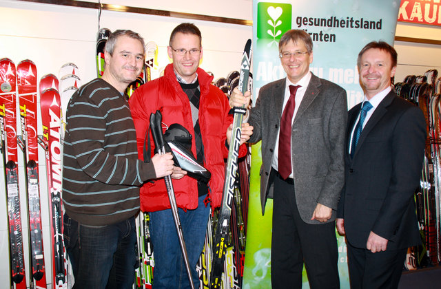 LHStv. Peter Kaiser mit Günter Messner (Geschäftsleiter Intersport Eybl), Preisträger Klaus Radl und Franz Wutte (GF Gesundheitsland Kärnten)