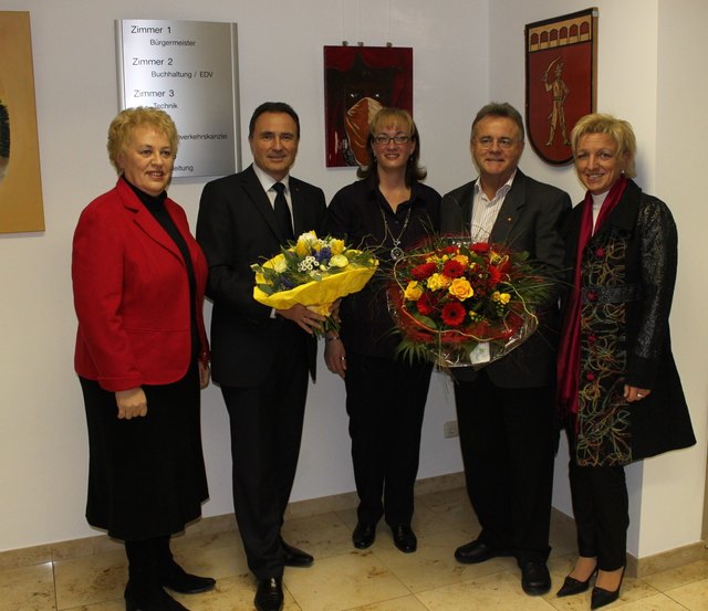 LR Verena Dunst, LR Helmut Bieler, Bgm. Brigitte Schendl, LH Hans Niessl und LAbg. Doris Prohaska