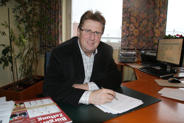 Hauptschullehrer Wolfgang Degeneve ist seit der letzten Gemeinderatswahl im September 2009 Ortschef von Waizenkirchen.