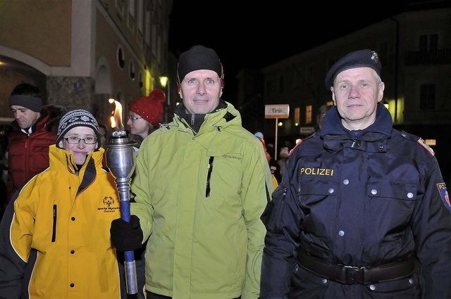 Special Olympic Sportlerin Johanna Bramstein, Olympiasieger Lillehammer 1994 Thomas Stangassinger, und Stadtpolizeikommandant Alfred Hallinger