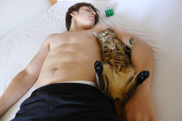 Mika und ich beim Schlafen