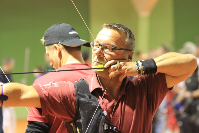 Bogenschütze Alexander Wörndl, der 2011 WM-Gold in Südafrika holte, ist nominiert für Rieds Sportler des Jahres. | Foto: Foto: privat