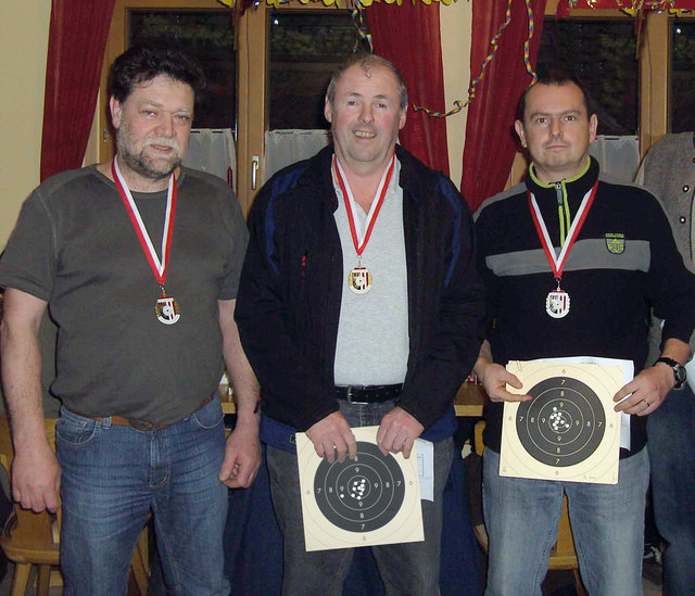 Jochen Lemerleitner vom SSC Aigen mit dem Sieger Günther Schüller und dem Zweiten Wolfgang Weinberger vom HSV Ried. | Foto: Foto: privat