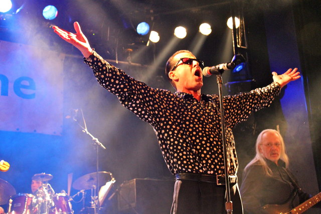 Die grandiosen Rocker Löwenherz mit Falco-Double Michael Patrick Simoner als Frontman.