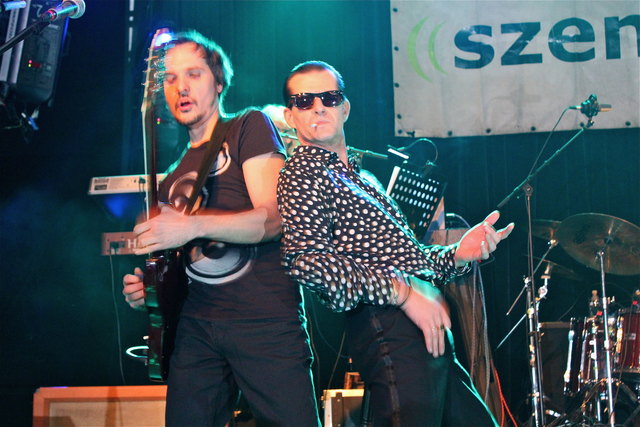 Löwenherz-Gitarrist Tom Zalud mit Falco-Double Michael Patrick Simoner.