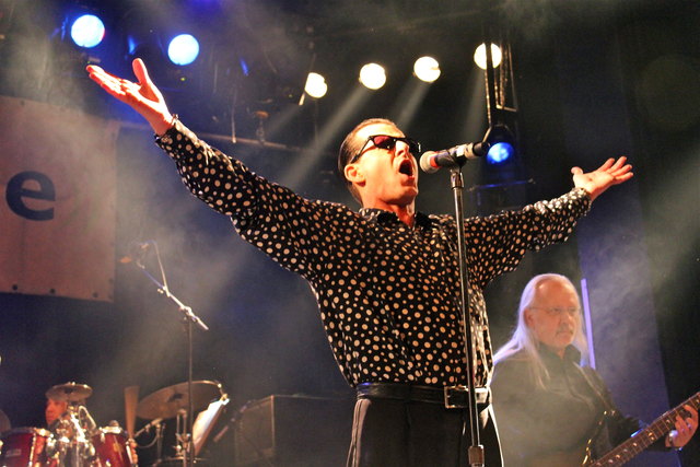 Die grandiosen Rocker Löwenherz mit Falco-Double Michael Patrick Simoner als Frontman.