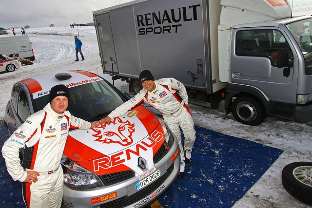 Jürgen Heigl (links) und Michael Kogler präsentierten ihren Boliden. | Foto: Privat