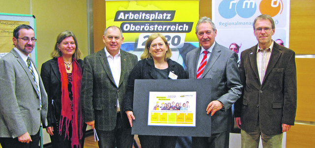 Am Foto v.l.: Franz Ziegelbäck (WK-Obmann Wels-Land), Michaela Petz (Leiterin AK Wels), Franz Lehner (WK-Obmann Wels-Stadt), Anna Pucher (RM OÖ), Landesrat Viktor Sigl und Kurt Hubweber (AMS Wels). | Foto: Regionalmanagement OÖ