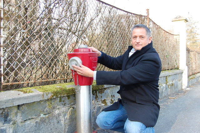 St. Florians Gemeindevorstand Harald Wintersteiger kann’s nicht fassen: Der Wasserverlust in der Gemeinde hat sich im Vergleich zu 2010 im Vorjahr nochmals verdreifacht. Nun wurden alle Hydranten verplombt.
