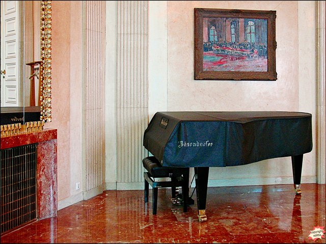 Das Musikzimmer für kleine Veranstaltungen.