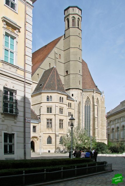 Minoritenkirche! Eine sehr schöne Kirche eingezwängt auf einem kleinen Platz hinter dem Bundeskanzleramt.