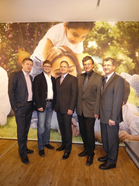 Start der Kooperationstour in Aschach. Auf dem Bild von links: WKO-Leiter Mario Pramberger, Thomas Staudinger, Storebest-Chef Martin Klapka, WKO-Obmann Peter Guttmann, Christian Kutsam. Foto: WKO