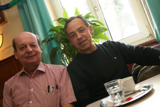 Das zweite Wohnzimmer des Gerd Steinkogler: Das Café Albrecht. Chef Gerhard Slavik (l.) ist stolz auf seinen berühmten Gast.