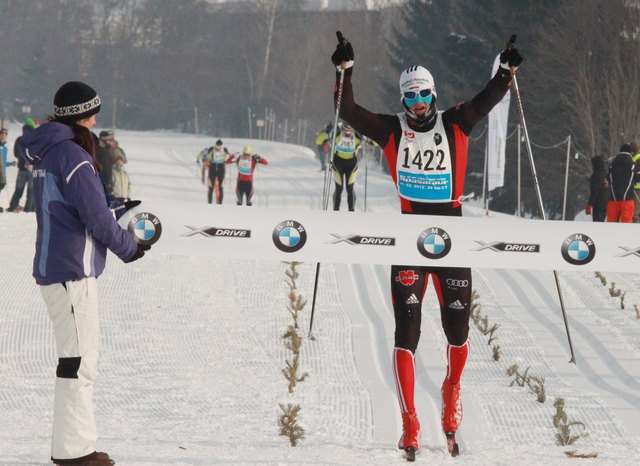 Unverhofft kommt nicht oft: Sprinter Alexander Wolz (D) triumphierte gleich in seinem ersten Volkslanglauf-Rennen