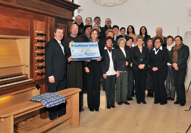 Der Ranshofener Kirchenchor bei der Spendenübergabe. | Foto: Stadtamt Braunau