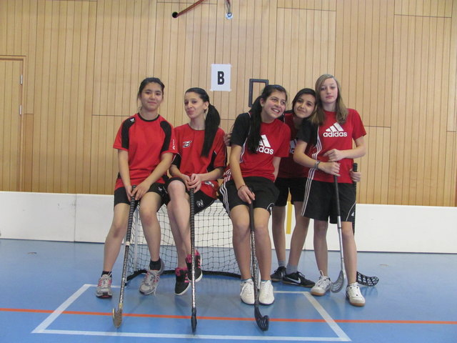 Die Floorball-Damen der NMS Anton Auer Telfs