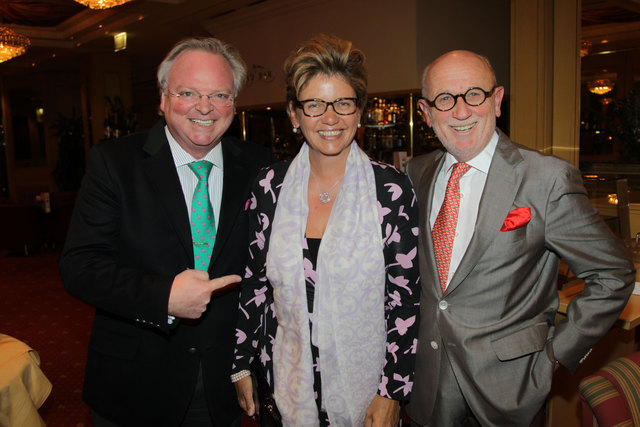 Treue Fans von Ami Scabar und ihren Fischwochen bei Sheraton-Direktor Herbert Mosbruck: Judith und Roland Floimair.