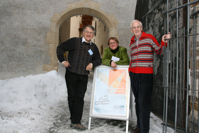 Nobelpreisträger Klaus von Klitzing (li.), Elisabeth Heiss (Burg Mauterndorf) und Mit-Organisator Wolfgang Jantsch.