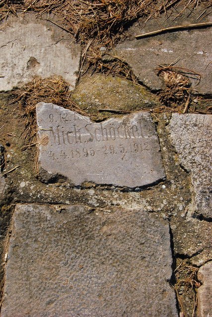 Totengedenken am Liesingbach!??? Makabere Uferverbauung!!