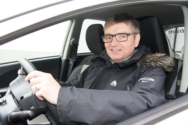 Gerald Laher fährt mit dem E-Auto auch zum Skifahren.