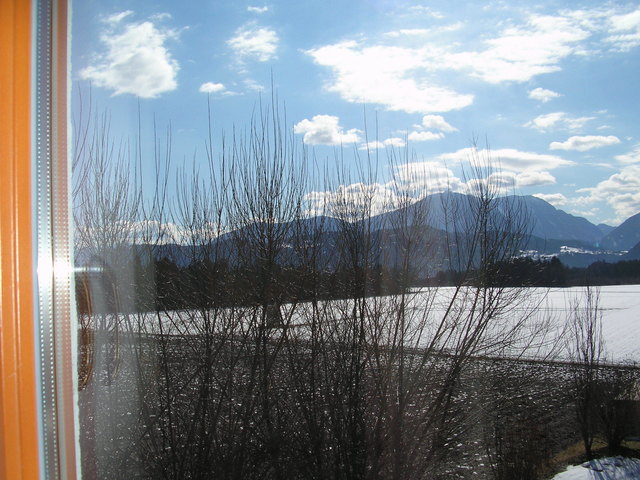 frisch geputzte Fenster - herrlich!!!  bitte liebe Sonne schein herein ...