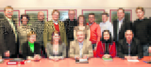 Gruppenfoto: Der Stadtrat und der Vorstand des Wirtschaftsvereins Zukunft Völkermarkt