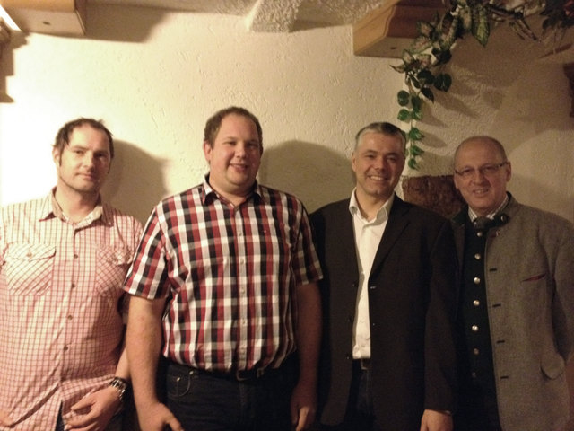 Obmann Georg Haid (2.v.l.) und seine Stellv. mit LA Anton Pertl | Foto: privat