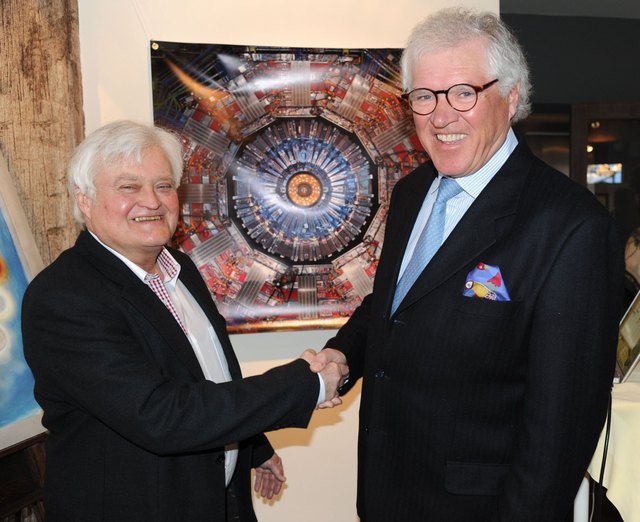 Die Fusion von Wissenschaft und Kunst: Aaart Foundation-Gründer Theo Jongen (re.) mit CERN-Forscher Karsten Eggert. | Foto: pro.media