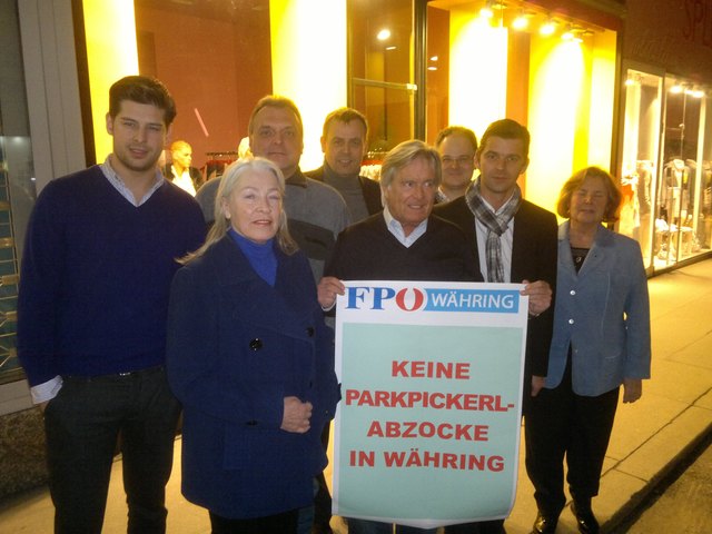 FP-Bezirks-Chef Udo Guggen­bichler (r.), Klubobmann Georg Köckeis (3. v. r.) & Team. | Foto: FPÖ Währing