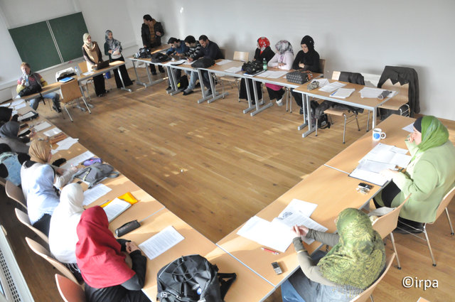 Im Sommersemester werden 280 Studierende ausgebildet. Deutsch muss auf Maturaniveau beherrscht werden.