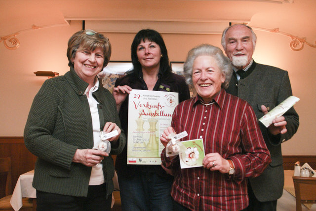 Ein Verein, der dem Kunsthandwerk Leben einhaucht: Renate Hoerner, Elisabeth Blum, Edith Paischer und Hans Resl.