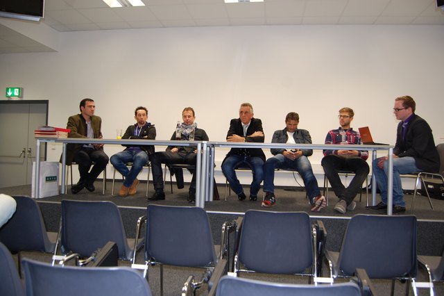 Toni Ehmann, Austria-Kapitän Matthias Dollinger jun. Coach Dietmar Thuller, Vizepräsident Matthias Dollinger sen., Sportchef Heimo Vorderegger, Neuzugang Boris Hüttenbrenner (von links) Pressesprecher Christian Rosenzopf