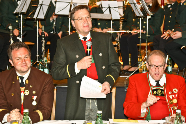 Landeskapellmeister Mag. Hermann Pallhuber, Präsident Landeshauptmann Günther Platter und Landesverbandsobmann RegR Siegfried Knapp gingen gut gelaunt in die Generalversammlung