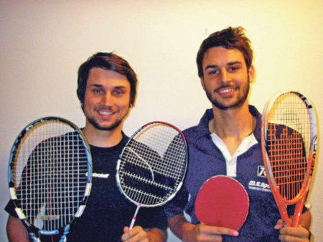 Vier auf einen Schlag. Patrick Schwarz (l.) und Daniel Schwarz spielen in Gleisdorf bei Pionier Horst Schwarzenberger.