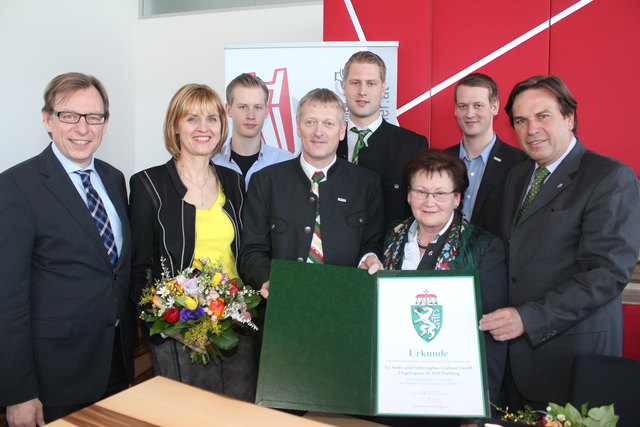 vl. LR Christian Buchmann, Heidi, Georg, GF Gottfried, Stefan u. Andreas Halwachs, Hermine Grabner
und Landeshauptmann Franz Voves
