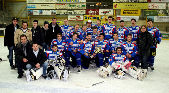 Das Team des EV Zeltweg 2010, Vizemeister der Eliteliga 2011/2012.