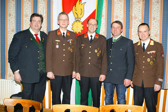 V. l.: Bgm. Thomas Heim, HBI Hannes Geßlbauer, OBI Rainer Gesslbauer, Gmd. Kassier Johannes Schwaighofer, ABI Karl Ebner.