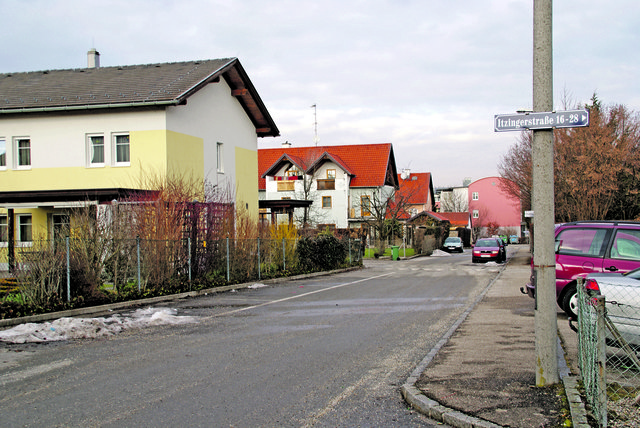 Die Itzingerstraße wurde im Jahr 1981 nach dem in Ried geborenen Heimatdichter und Nationalsozialisten Karl Itzinger benannt. | Foto: Bruckbauer