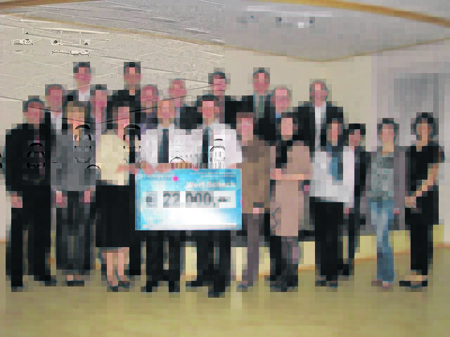 Der Verein „Murfelder Adventlauf“ präsentierte kürzlich im Gemeindesaal Weitersfeld das Ergebnis. Foto: S. Passat-Grupp