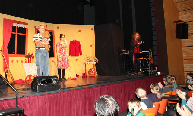 Die Kinder hatten viel Spaß beim Theaterstück "Wedel & Krebsenspeck".
