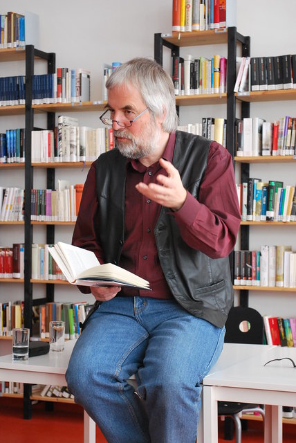 Kein Buch gegen die Justiz, sondern ein Werk, um Widersprüche aufzuzeigen - Ludwig Lahers Roman „Verfahren“