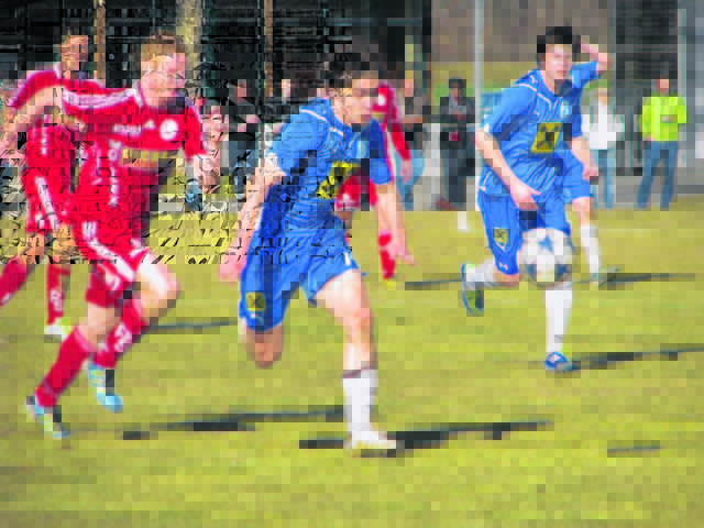 FC Großklein in Rot spielend hat im Frühjahr einiges vor und möchte so wie gegen Fehring auch in Gleisdorf überzeugen. Foto: S. Passat-Grupp