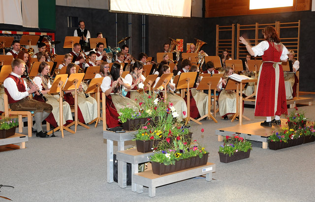 Mit der „Wartburg-Fanfare“ aus der Oper „Tannhäuser“ startete die musikalische Rundreise um die Welt.