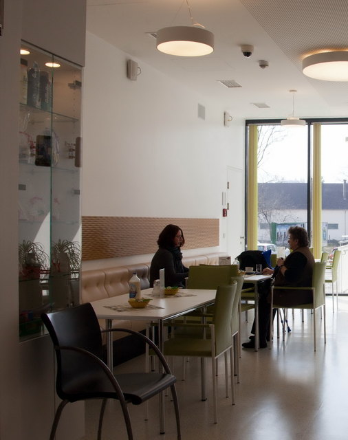 Ein gemütlicher Platz zum Plauschen und Genießen ist die Cafeteria Pecsek im LKH. Foto: KK