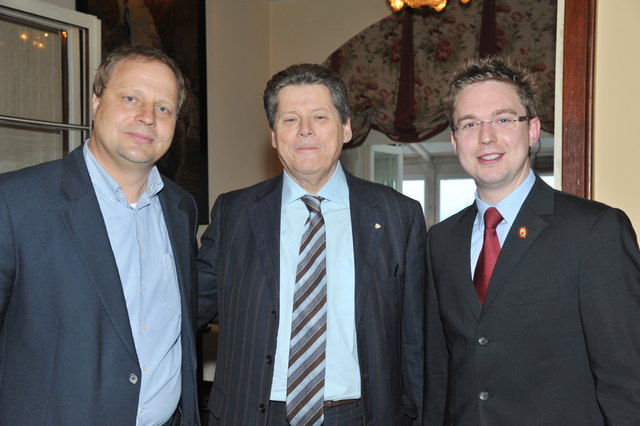 Im Bild (v. l.): Anton Gallistl, Heinrich Zehetner (Veronelli-Olivenöl)und der beste Sommelier 
Österreichs, Alexander Koblinger, der aus Hinterstoder stammt. | Foto: cityfoto