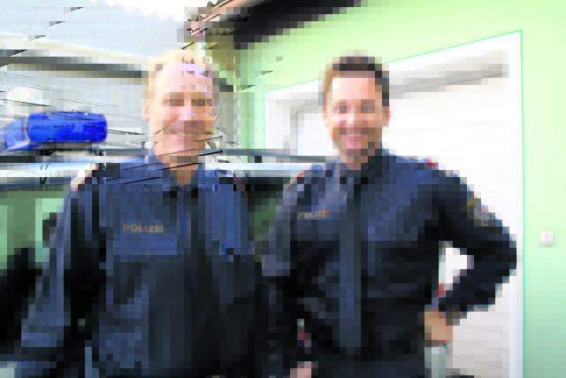 Auf Streife: Günther Kazianka (rechts) mit Franz Semprimoschnig, dem polizeilichen Einsatzleiter des Josefimarktes