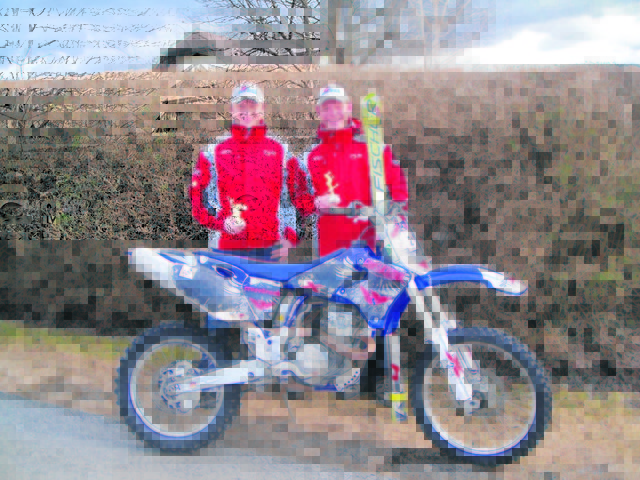 Andreas Brunner (l.) und Sigi Glatz belegten den 3. Platz beim Snow Hill Race in Trattenbach. Foto: KK